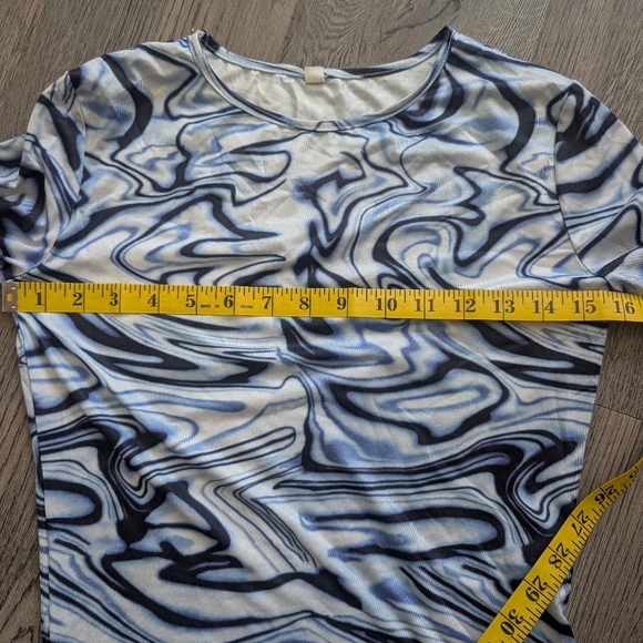 SHEIN Blue Marble-Print Long Sleeve Crop Tee - Picture 4 of 4